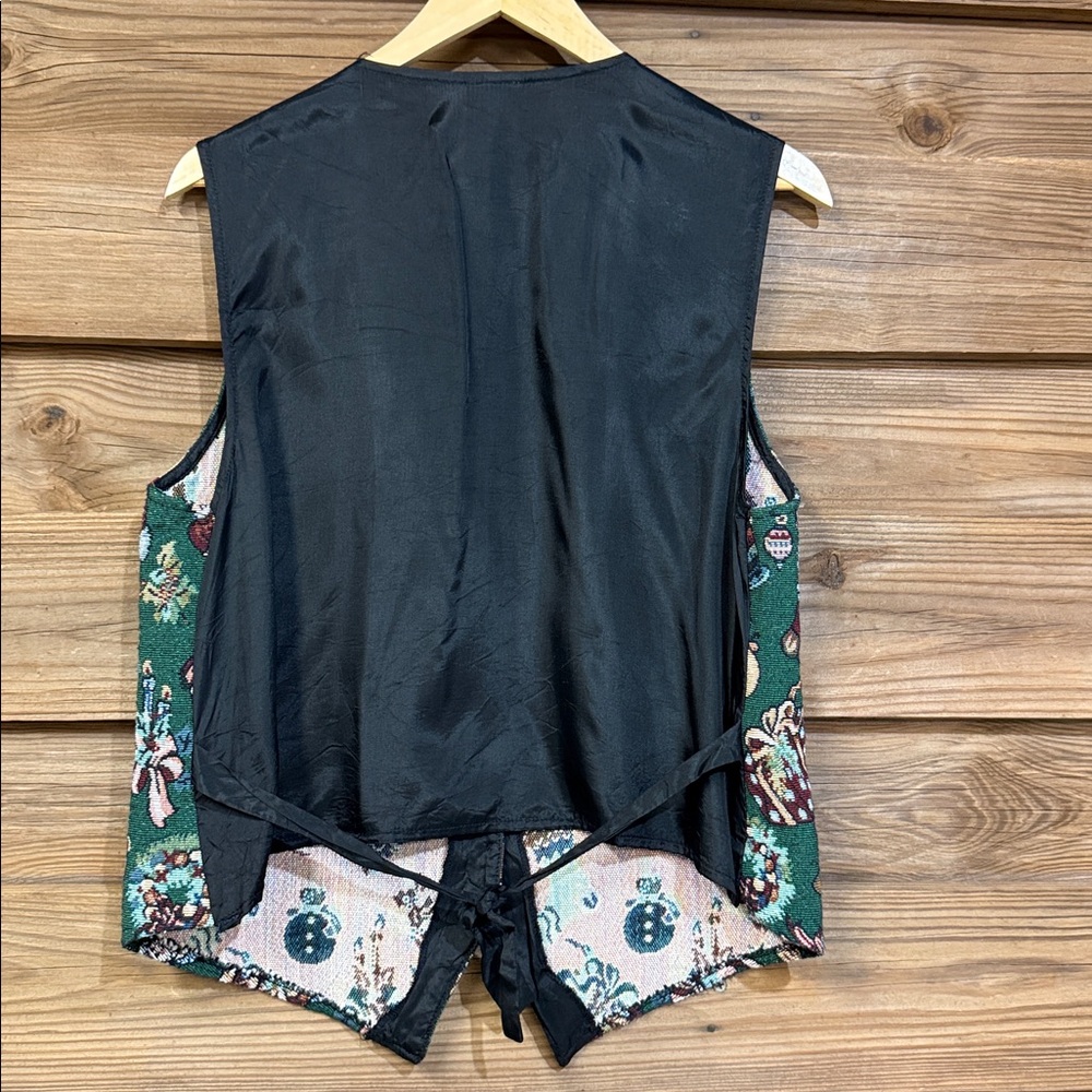 90s Christmas Tapestry Vest - Picture 6 of 6